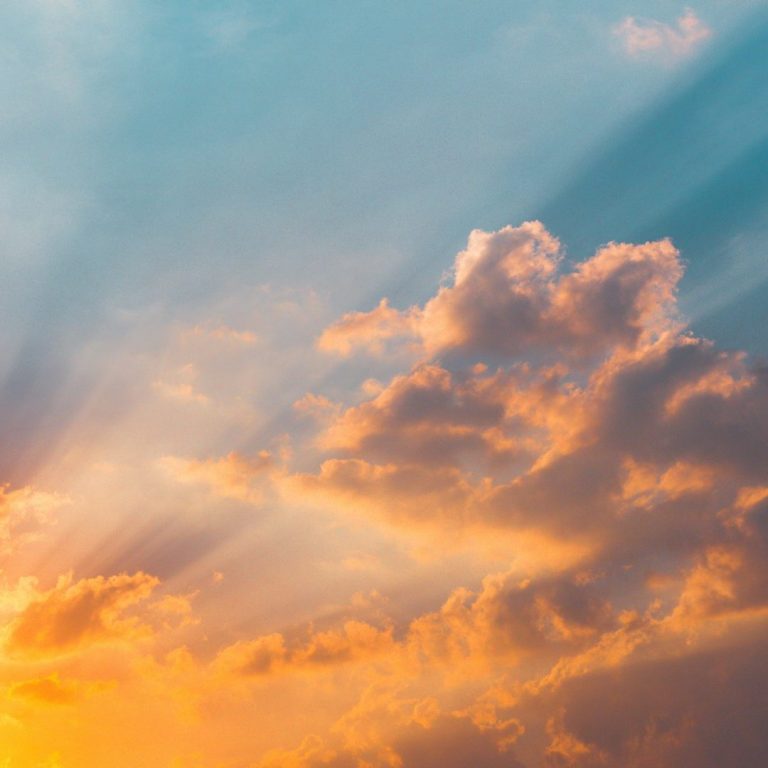 Calm Clouds – Life Funerals Isle of Wight Clouds in the sky representing peace and reassurance in the Need Help section at Life Funerals, Isle of Wight